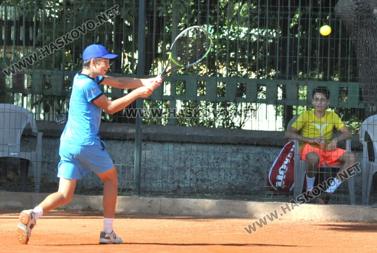 10 хасковски тенисисти спорят за трофея в Държавния турнир на "Юнак"