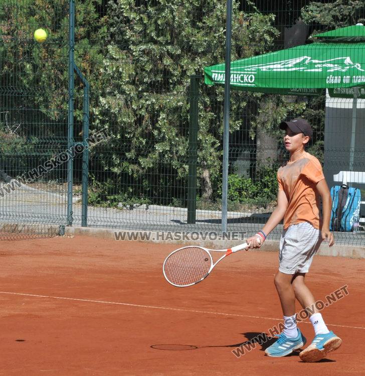 10 хасковски тенисисти спорят за трофея в Държавния турнир на "Юнак"