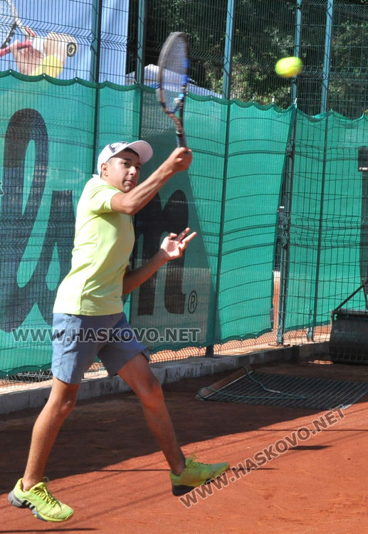 10 хасковски тенисисти спорят за трофея в Държавния турнир на "Юнак"