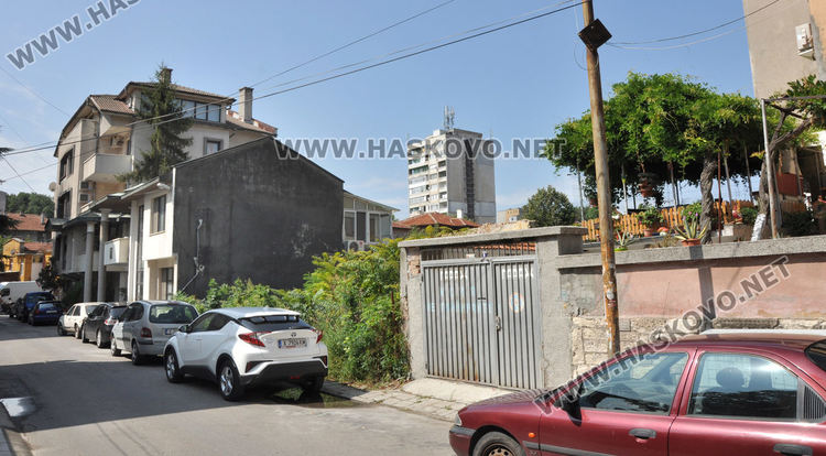 Хасковлия: Пустеещи и тревясали имоти са превърнати в змиярници