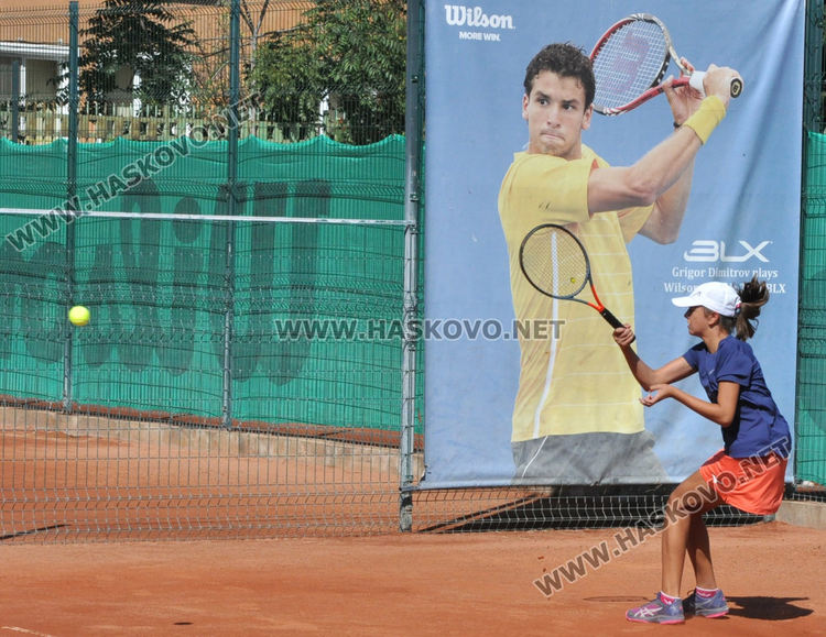 10 хасковски тенисисти спорят за трофея в Държавния турнир на "Юнак"