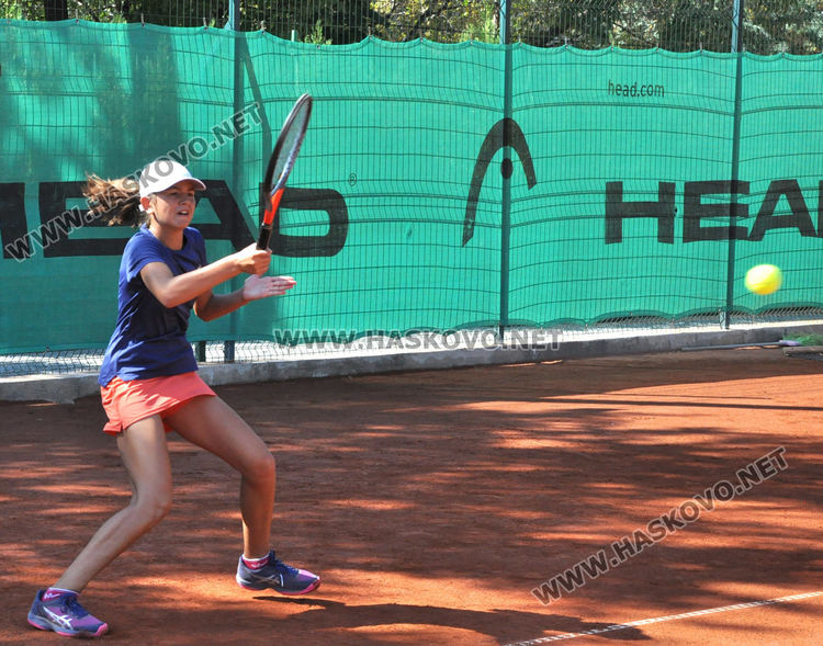 10 хасковски тенисисти спорят за трофея в Държавния турнир на "Юнак"
