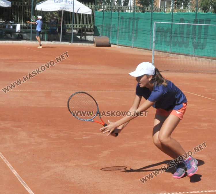 10 хасковски тенисисти спорят за трофея в Държавния турнир на "Юнак"