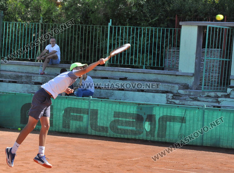 10 хасковски тенисисти спорят за трофея в Държавния турнир на "Юнак"