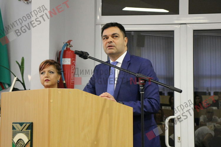 Тържествена сесия на ОбС - чуждестранни делегати, местни парламентаристи и новият почетен гражданин на Димитровград
