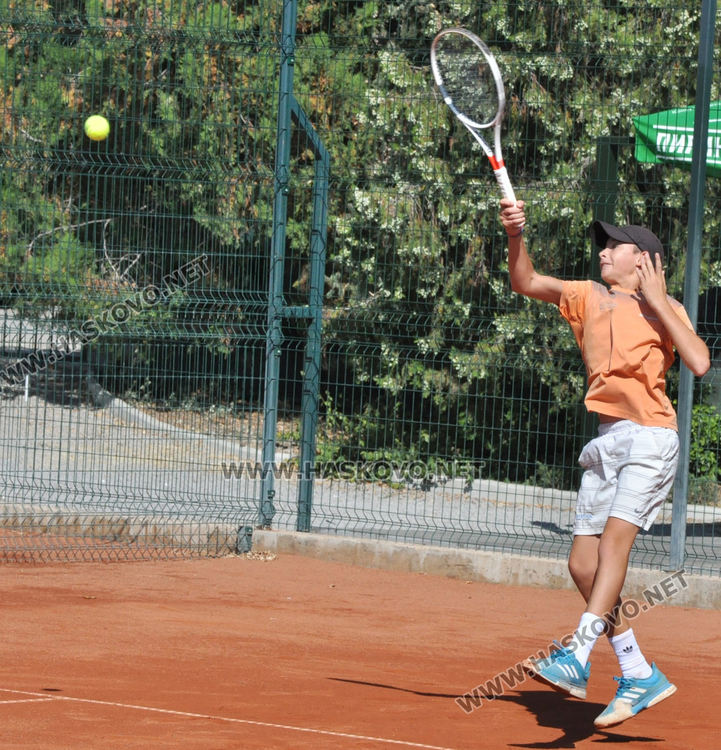 10 хасковски тенисисти спорят за трофея в Държавния турнир на "Юнак"