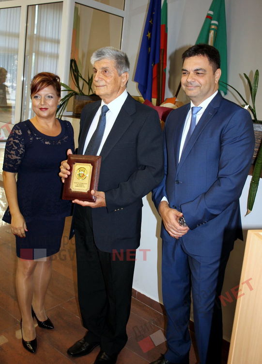  Тържествена сесия на ОбС - чуждестранни делегати, местни парламентаристи и новият почетен гражданин на Димитровград 