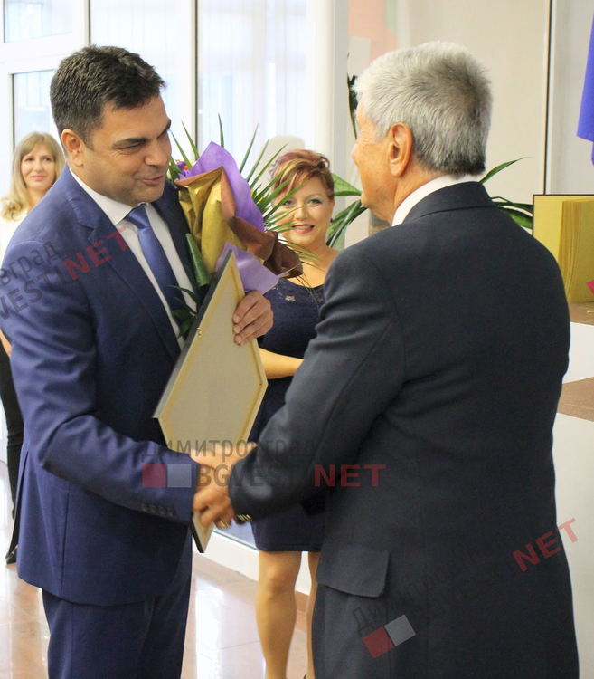  Тържествена сесия на ОбС - чуждестранни делегати, местни парламентаристи и новият почетен гражданин на Димитровград 