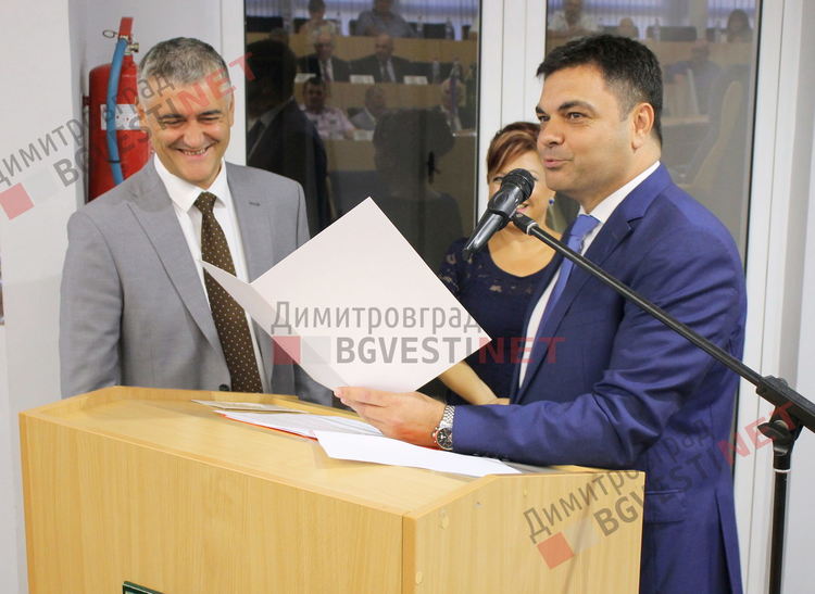  Тържествена сесия на ОбС - чуждестранни делегати, местни парламентаристи и новият почетен гражданин на Димитровград 