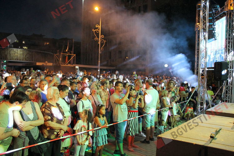 Димитровград отпразнува с уникално шоу 72-рата си годишнина