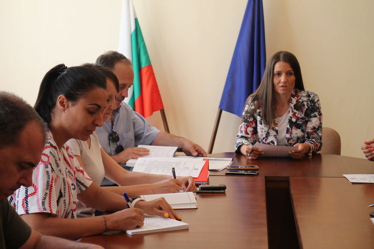 78 стопани от Хасковско вече получиха по 300 лева за закланите прасета