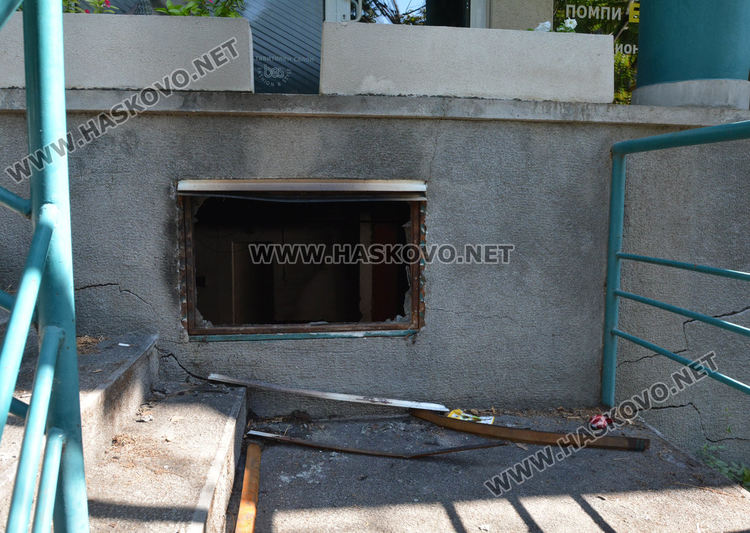 Изгоря колата на Руснака в подземен гараж