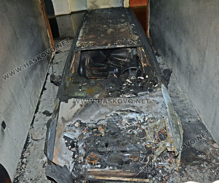 Изгоря колата на Руснака в подземен гараж