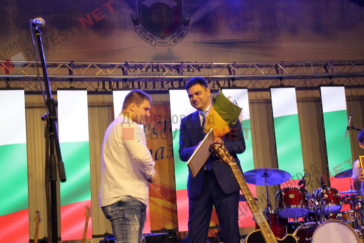 Наградиха младите таланти, прославяли Димитровград през годината