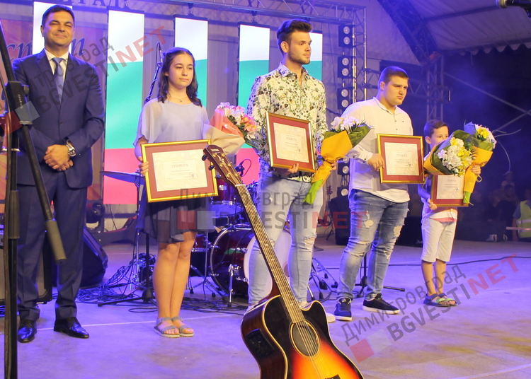 Наградиха младите таланти, прославяли Димитровград през годината