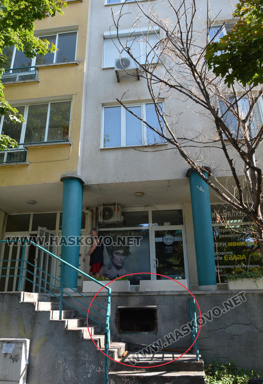 Изгоря колата на Руснака в подземен гараж