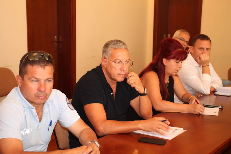 78 стопани от Хасковско вече получиха по 300 лева за закланите прасета