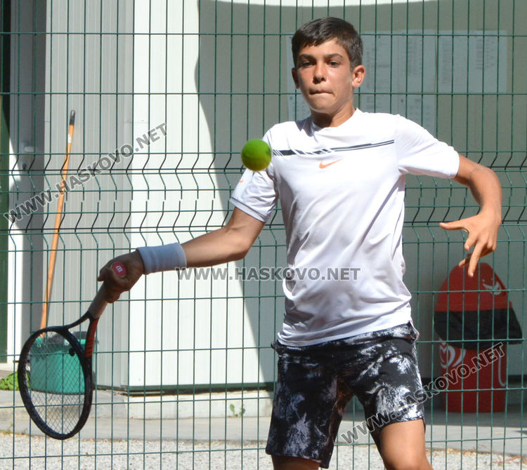 Адриано Дженев се класира на полуфинала на Държавния турнир по тенис в Хасково 