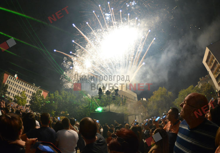 Димитровград отпразнува с уникално шоу 72-рата си годишнина