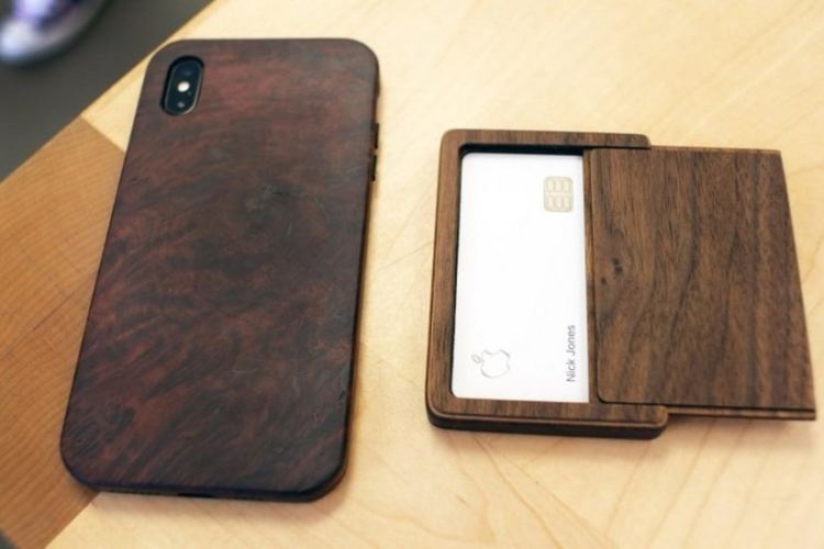 Специален кейс за специалната Apple Card