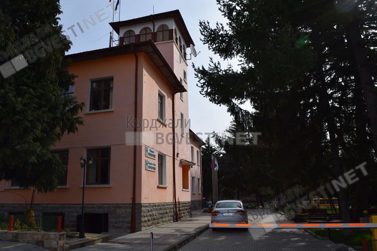 В Черноочене покриват част от дерето