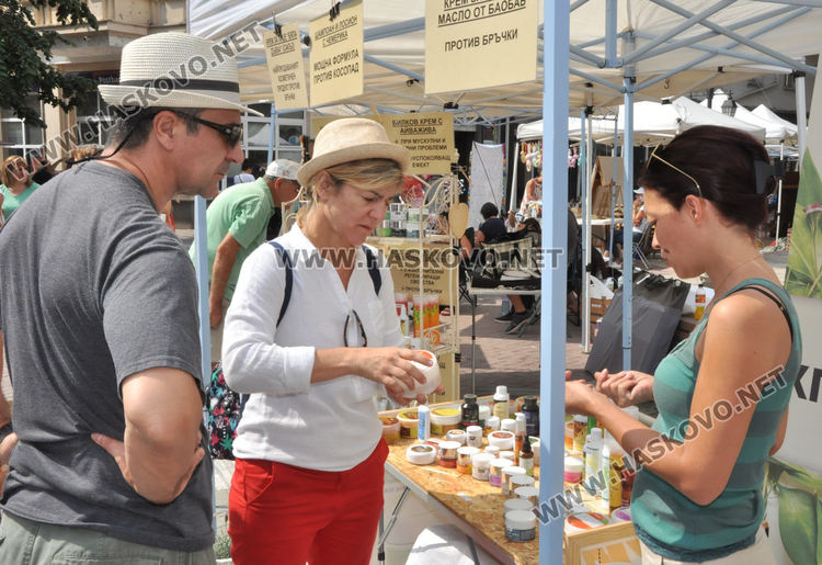 28 занаятчии показват произведенията си в Хасково