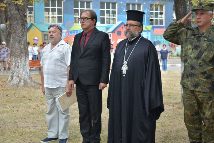 С поклонение пред паметната плоча на Пере Тошев стартираха честванията на Съединението 