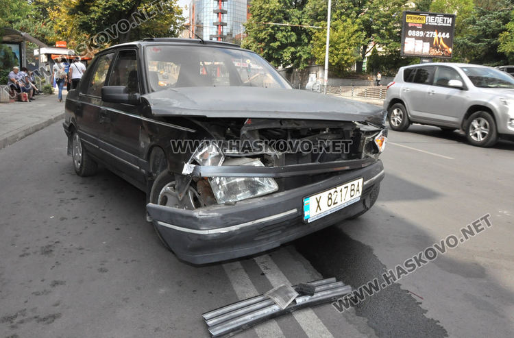 Пежо се разби в Хюндай до ДНА