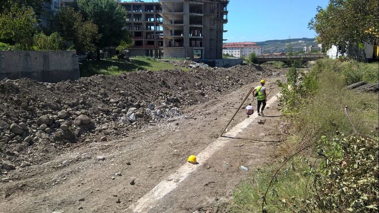 Стартира укрепването на коритото на централното дере в Момчилград 