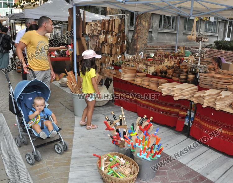 28 занаятчии показват произведенията си в Хасково