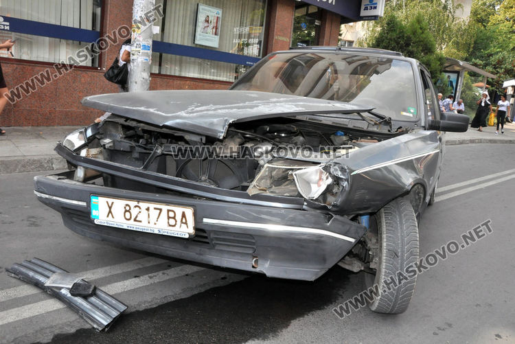 Пежо се разби в Хюндай до ДНА