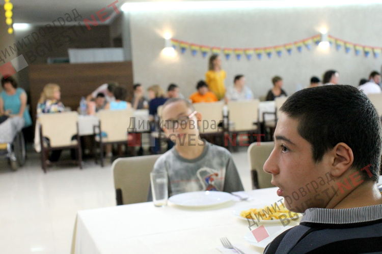 С празник Дневен център за деца с увреждания отбеляза 15 години грижи за децата