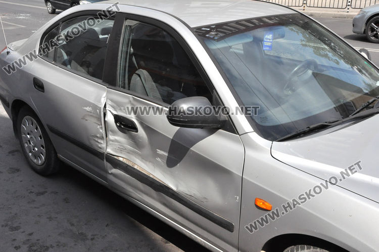 Пежо се разби в Хюндай до ДНА