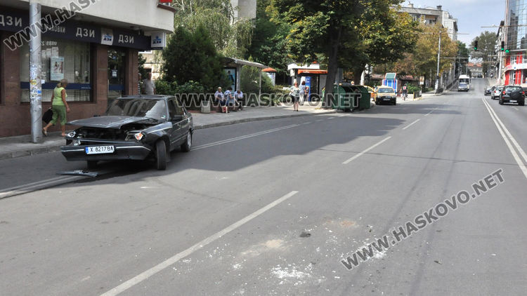 Пежо се разби в Хюндай до ДНА