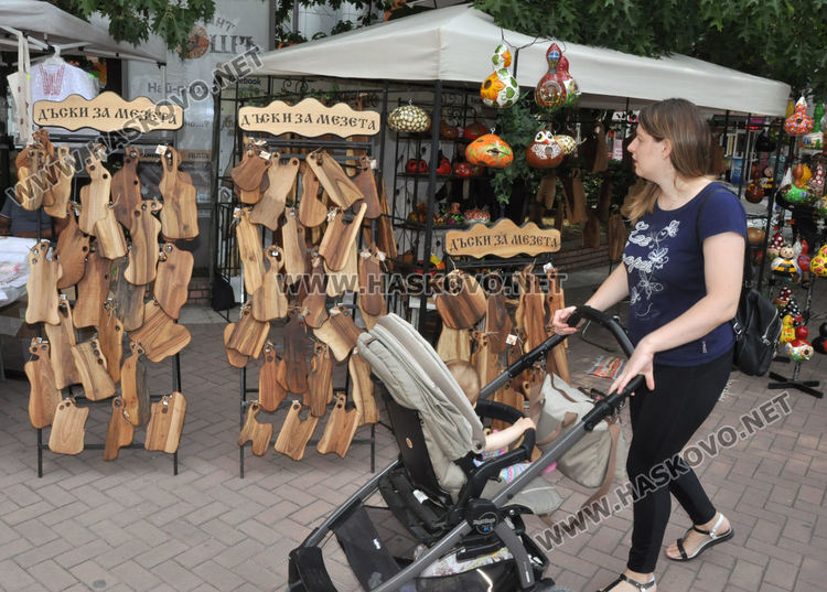 28 занаятчии показват произведенията си в Хасково