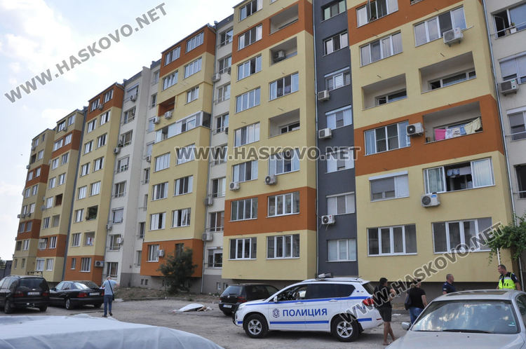 22-годишен скочи от 8-мия етаж на блок на булевард „В. Левски“