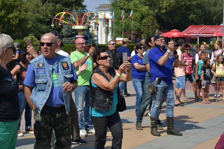 С „Кой уши байряка” и „I love Rock n`Roll” Асеновград посрещна мото-туристи