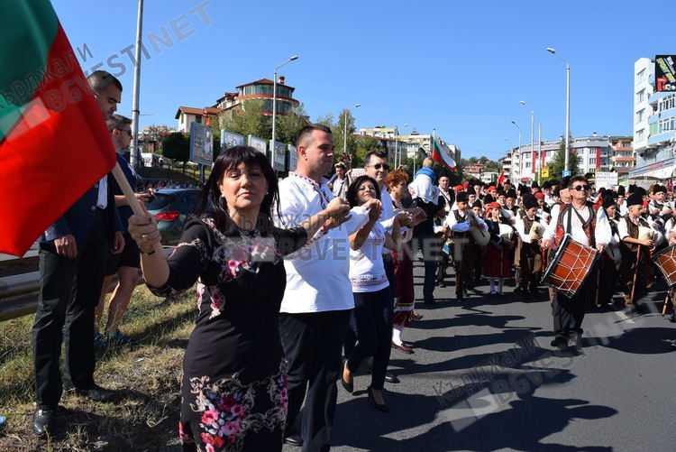 Председателят на Народното събрание Цвета Караянчева отново ще поведе най-дългото хоро в Кърджали