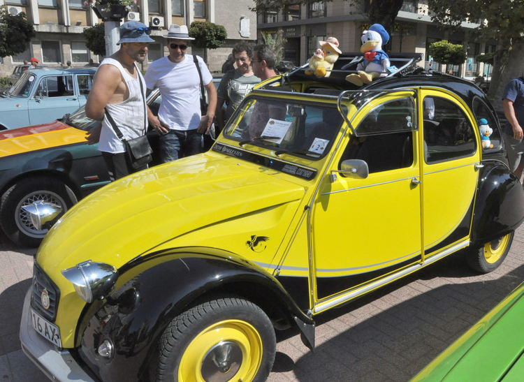 Шевролет Корвет е №1 на ретро парада в Хасково