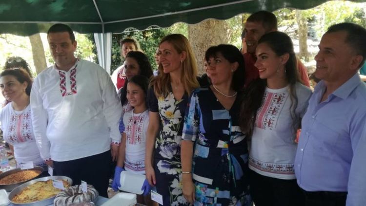 400 ръчно приготвени баници за гостите на фестивала "Бъдеще с традиции"в Кърджали