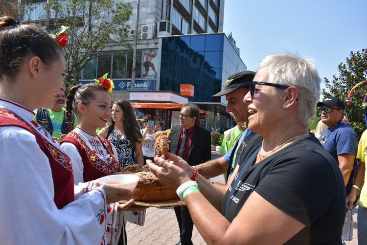 С „Кой уши байряка” и „I love Rock n`Roll” Асеновград посрещна мото-туристи