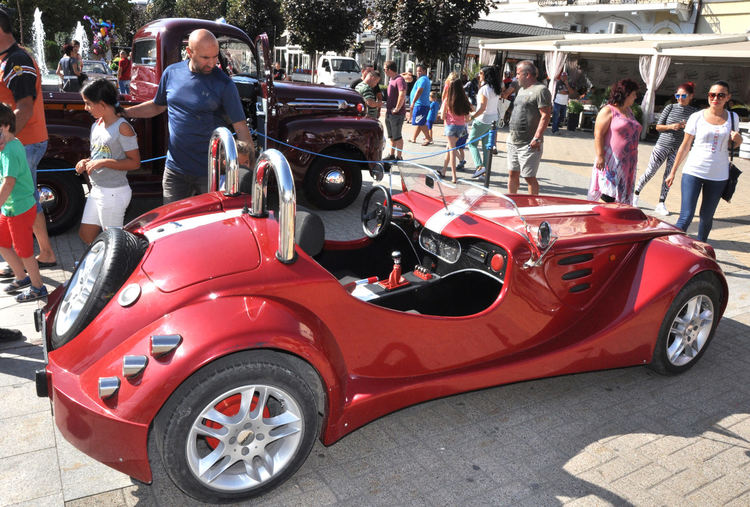 Шевролет Корвет е №1 на ретро парада в Хасково