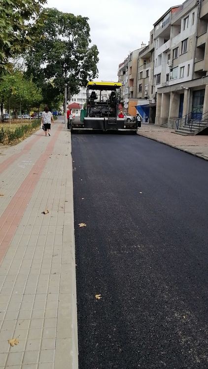 Напълно обновена е една от улиците в центъра на Момчилград