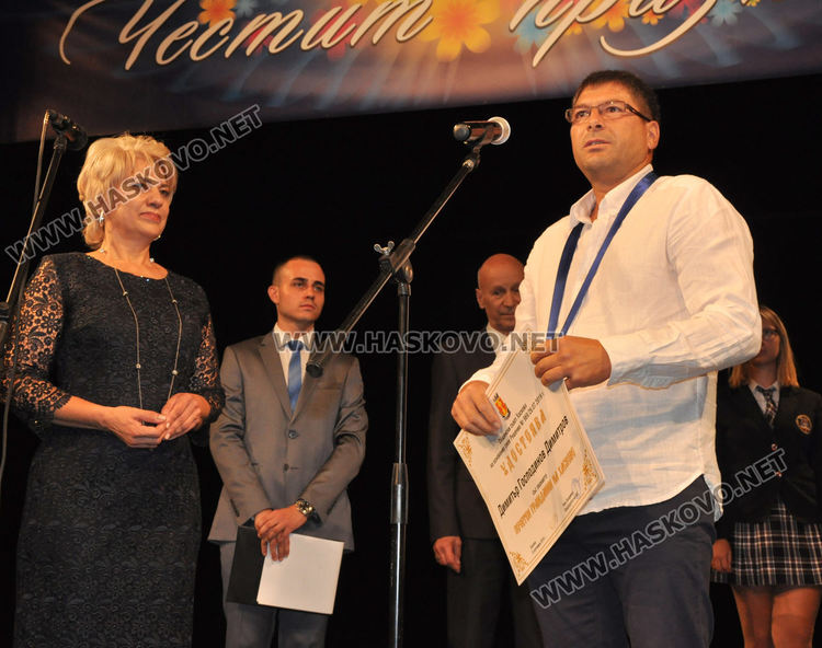 Отличиха трима със званието "Почетен гражданин на Хасково"