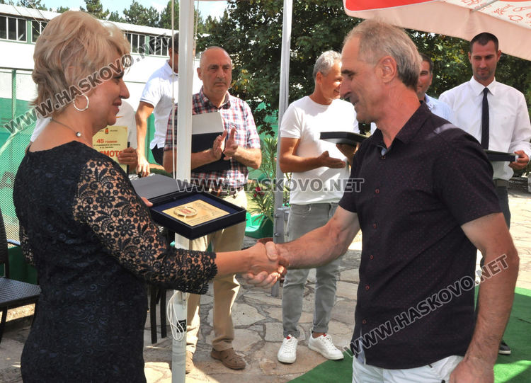“Почетен знак на Хасково” и грамоти за тенисисти и деятели