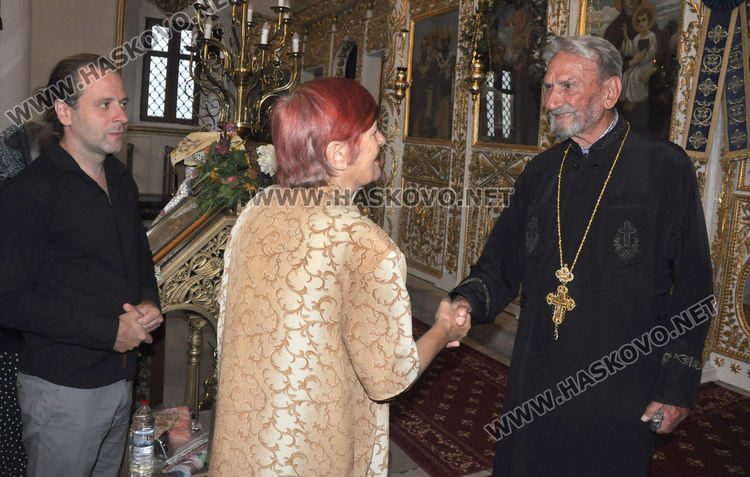 Литургия и празник за отец Антони, издигнаха националното знаме в Деня на Хасково