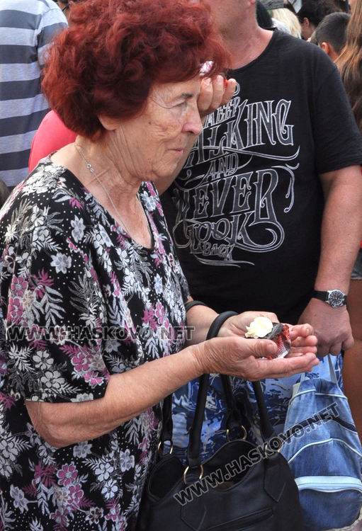 800 парчета торта и спектакъл за децата на Хасково