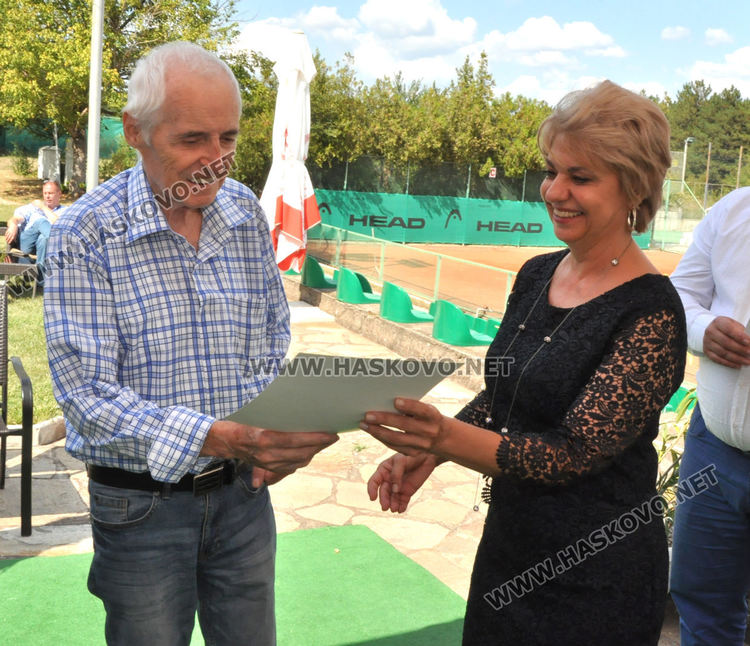 “Почетен знак на Хасково” и грамоти за тенисисти и деятели