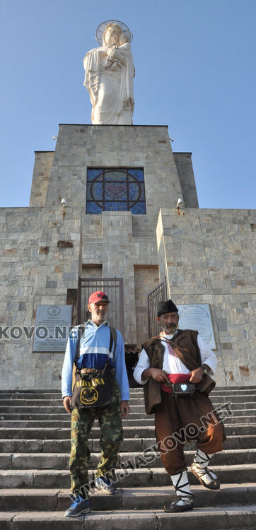 Литургия и празник за отец Антони, издигнаха националното знаме в Деня на Хасково