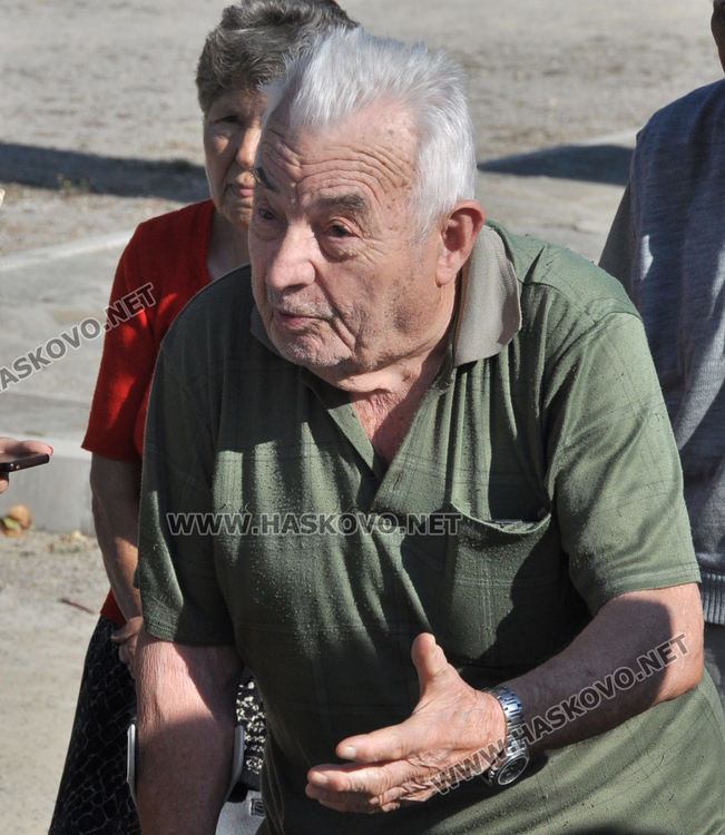 Хасковските социалисти поднесоха цветя на Братската могила за 9-ти септември